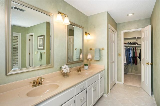 16970 Grandview Street, Overland Park, KS 66085