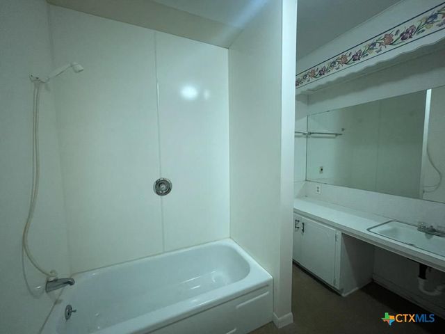 104 Skipcha Trail, Lampasas, TX 76550