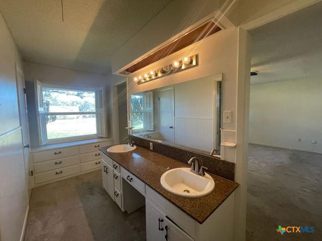 104 Skipcha Trail, Lampasas, TX 76550
