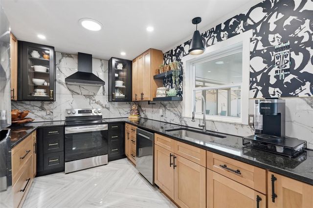 2095 DOLPHIN BOULEVARD S, St Petersburg, FL 33707