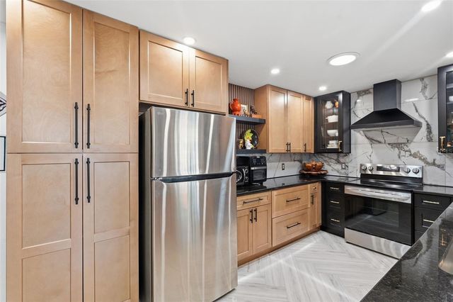 2095 DOLPHIN BOULEVARD S, St Petersburg, FL 33707