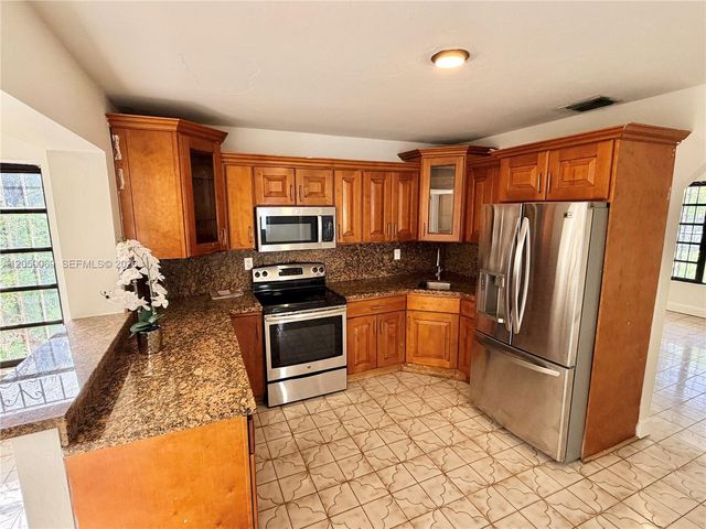 341 Aladdin St, Opa-locka, FL 33054