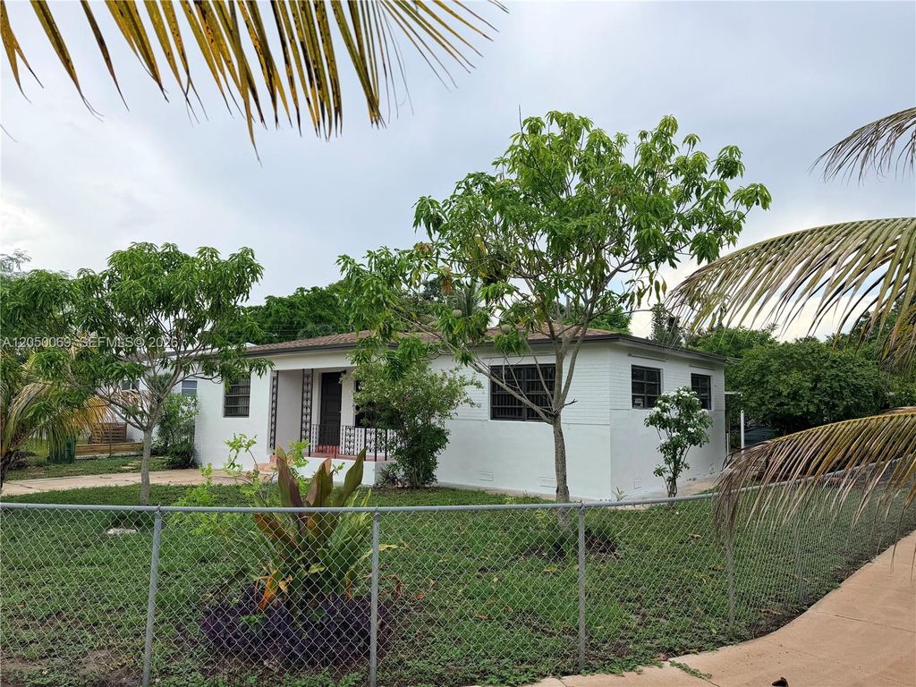 341 Aladdin St, Opa-locka, FL 33054