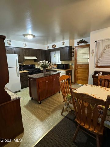 7 James Street, Greenport, NY 12534