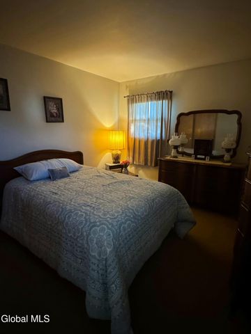 7 James Street, Greenport, NY 12534