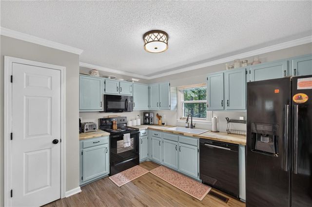 290 Sadler Dr, Douglasville, GA 30134