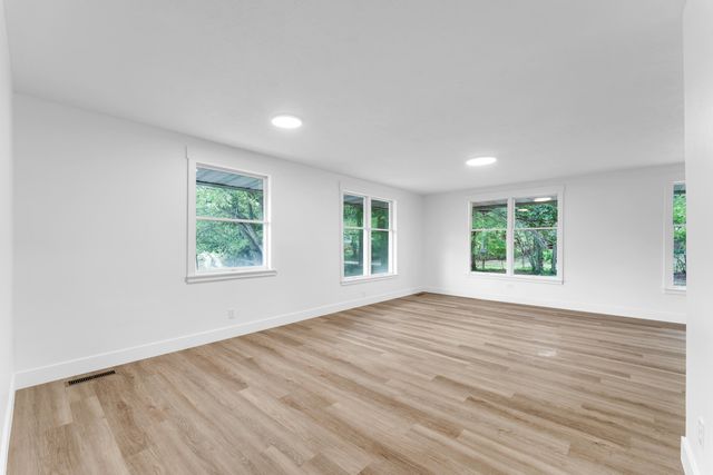 2113 Greene Road, Sparta, MO 65753