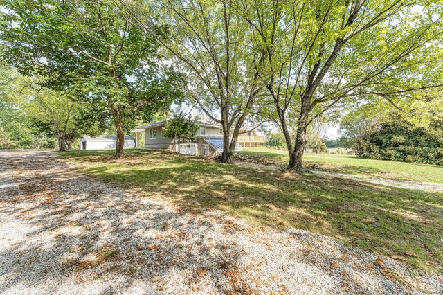 2113 Greene Road, Sparta, MO 65753