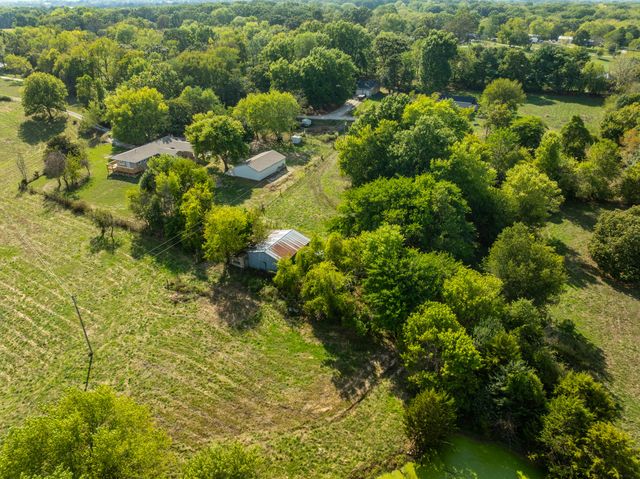 2113 Greene Road, Sparta, MO 65753