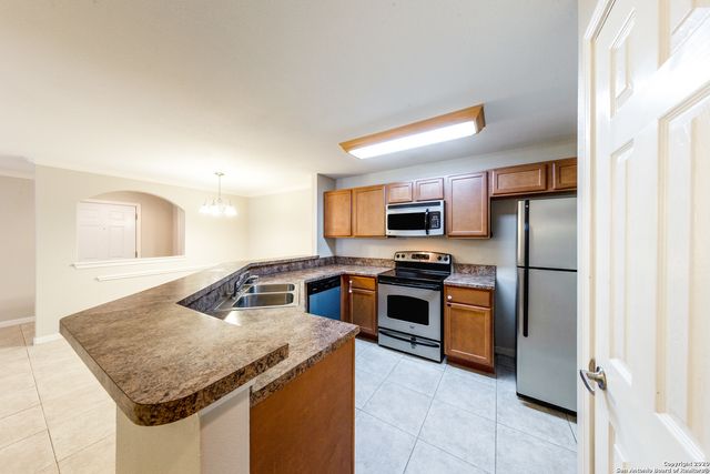 7323 Snowden Rd Apt 1201, San Antonio, TX 78240