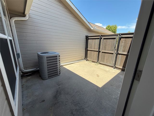 502 Oakridge Drive, Greenville, TX 75402