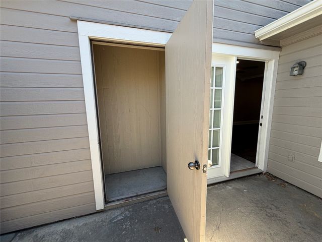 502 Oakridge Drive, Greenville, TX 75402