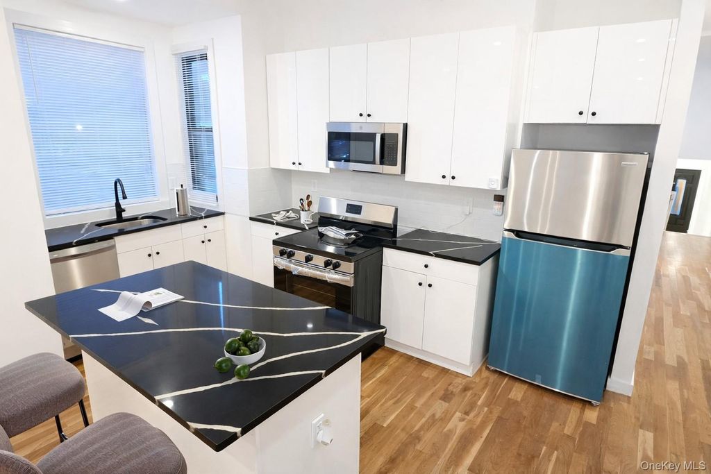 32 Radde Place, Brooklyn, NY 11233 — photo 3