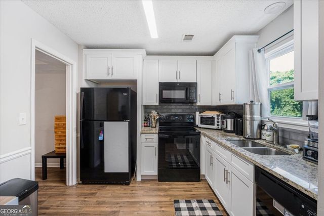 6005 Pat Mell Place SE, Smyrna, GA 30080