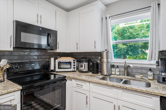 6005 Pat Mell Place SE, Smyrna, GA 30080