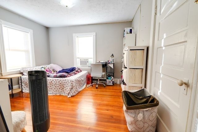 30 Charles St, Quincy, MA 02169