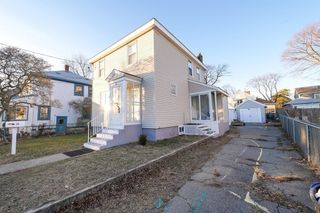 30 Charles St, Quincy, MA 02169