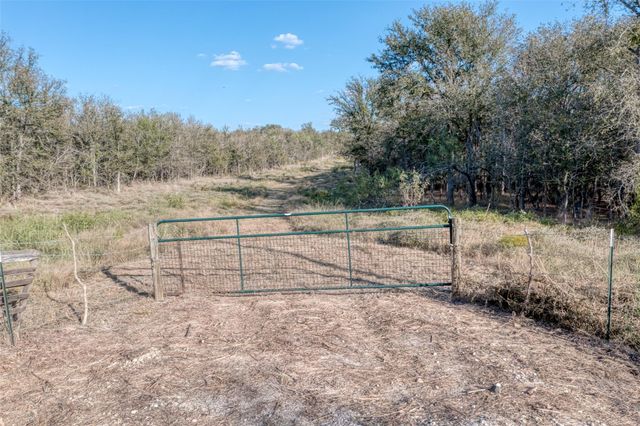 7325 Wolf LN, Del Valle, TX 78617
