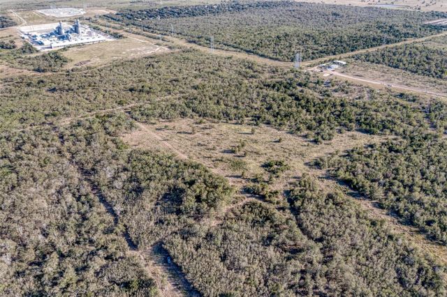 7325 Wolf LN, Del Valle, TX 78617