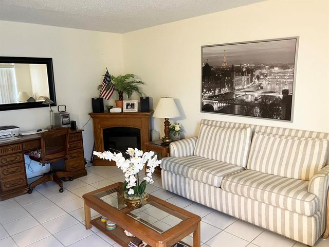 283 Durham H 283, Deerfield Beach, FL 33442