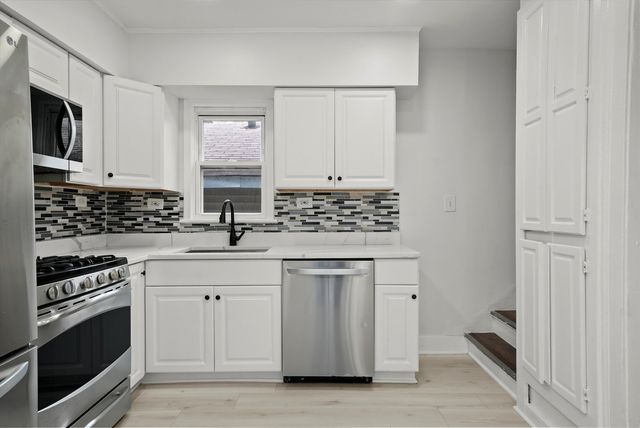 2011 Grey Avenue, Evanston, IL 60201