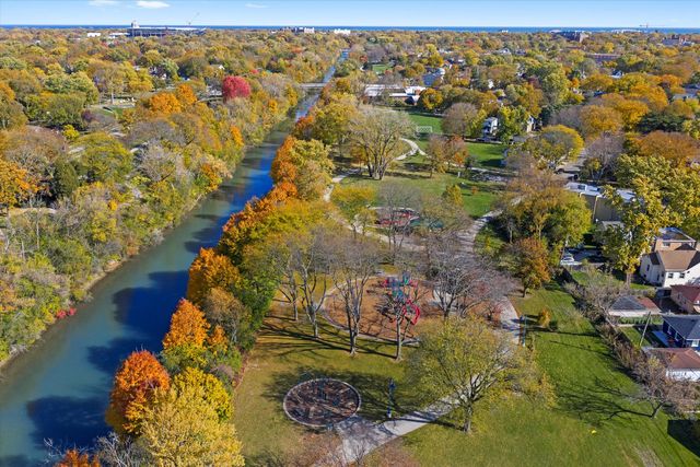 2011 Grey Avenue, Evanston, IL 60201