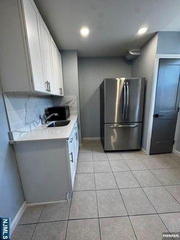 284 Dayton Street 278, Newark, NJ 07114