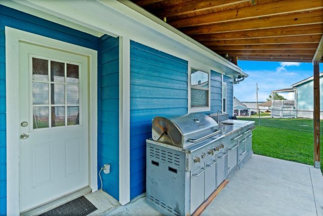 400 E Woodland Shores Drive, Point Blank, TX 77364