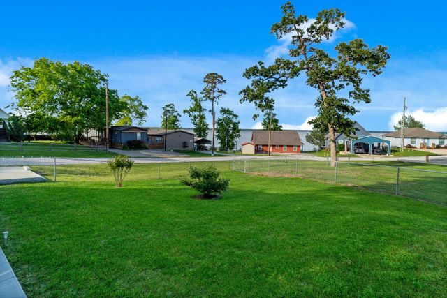 400 E Woodland Shores Drive, Point Blank, TX 77364