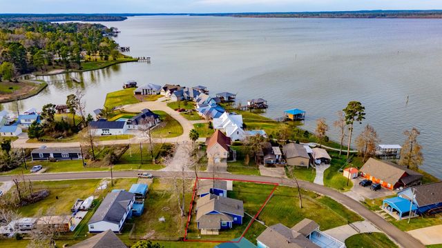 400 E Woodland Shores Drive, Point Blank, TX 77364