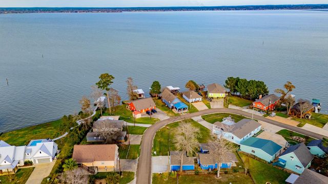 400 E Woodland Shores Drive, Point Blank, TX 77364