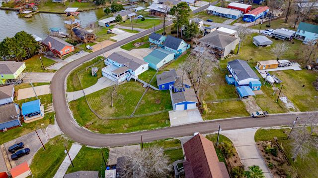 400 E Woodland Shores Drive, Point Blank, TX 77364