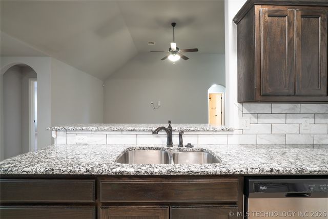 14613 E 112th Place N, Owasso, OK 74055