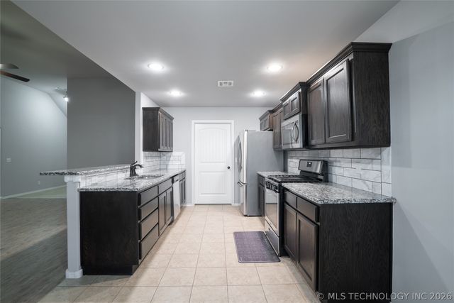 14613 E 112th Place N, Owasso, OK 74055