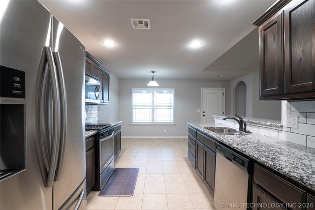 14613 E 112th Place N, Owasso, OK 74055