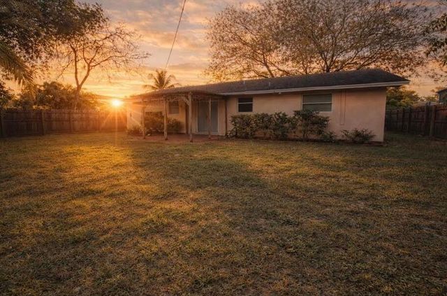 823 Lynnwood Drive, Lake Worth Beach, FL 33461