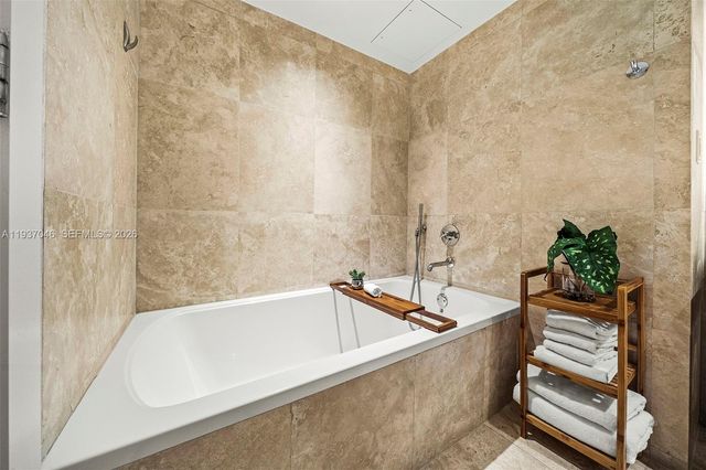 102 24th St 1207, Miami Beach, FL 33139