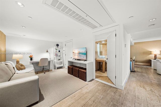 102 24th St 1207, Miami Beach, FL 33139