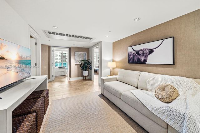 102 24th St 1207, Miami Beach, FL 33139