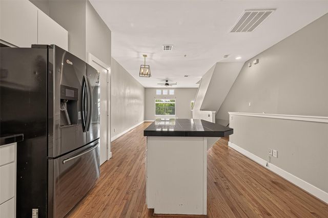 3501 Link Valley Drive 303, Houston, TX 77025