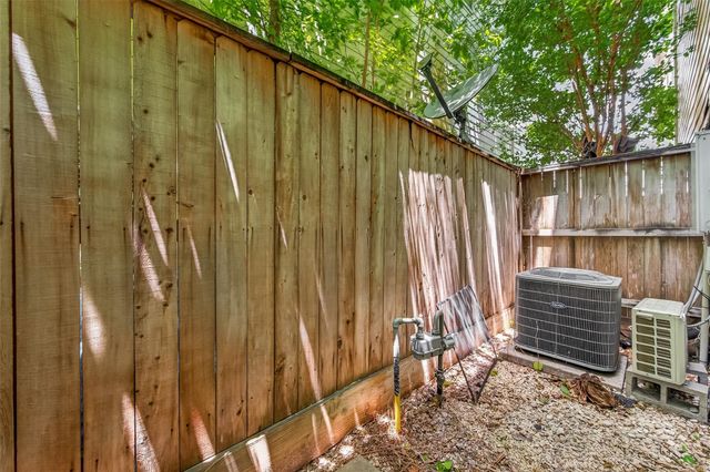 3501 Link Valley Drive 303, Houston, TX 77025