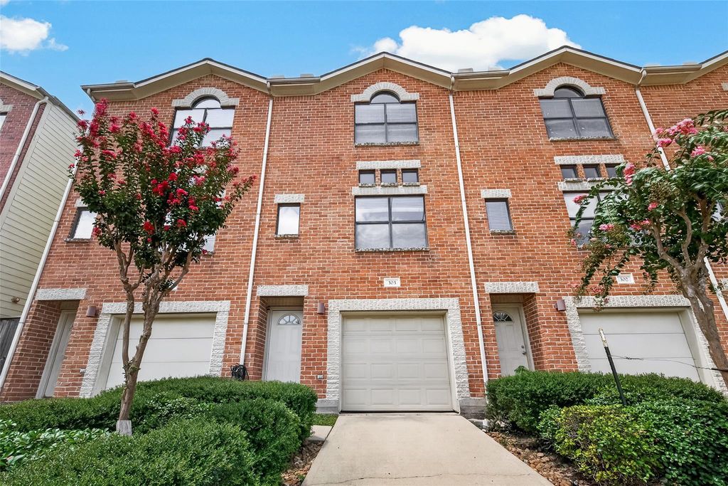 3501 Link Valley Drive 303, Houston, TX 77025