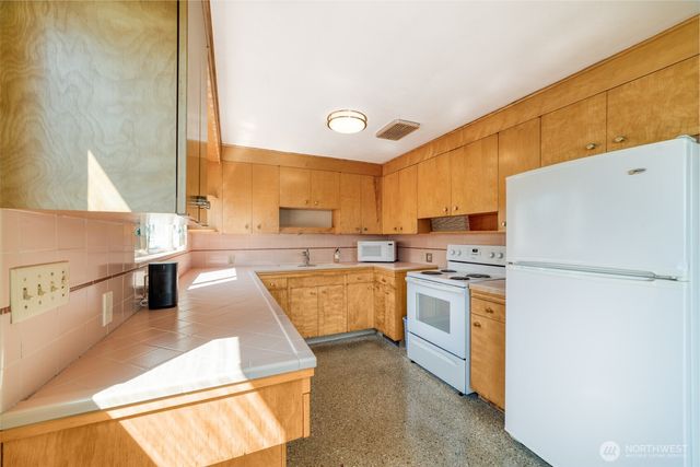 3737 S 194th Street, Seatac, WA 98188