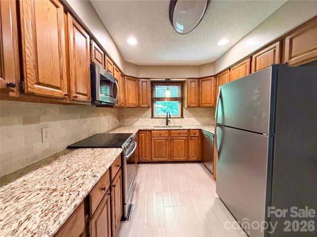 8612 Piccadily Lane, Harrisburg, NC 28075