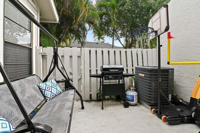 4383 Willow Pond Circle, West Palm Beach, FL 33417