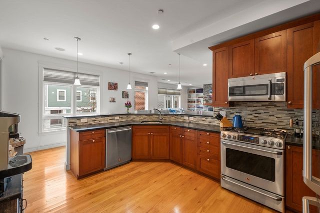 350 West 2nd St 1, Boston, MA 02127