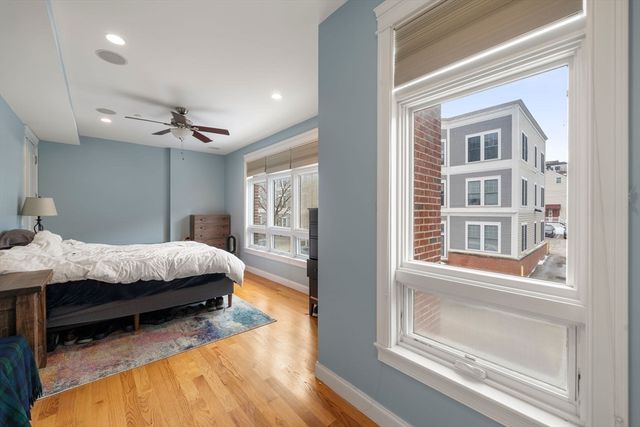 350 West 2nd St 1, Boston, MA 02127