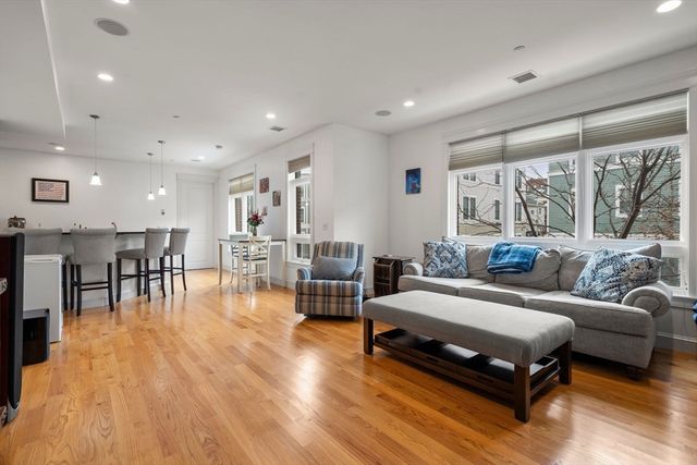 350 West 2nd St 1, Boston, MA 02127
