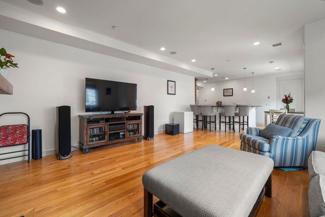 350 West 2nd St 1, Boston, MA 02127