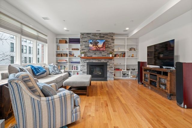 350 West 2nd St 1, Boston, MA 02127